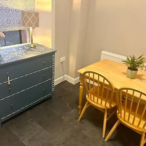 Apartment Large 2 Bedroom, Ground Floor Flat, Close To, Edinburgh